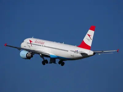 Архив: Airbus A320 OE-LBN на Austrian Airlines на Схипхол, 16 май 2014 г. Илюстративна снимка; не показва самолета или кацането в София на 18 октомври 2026 г.