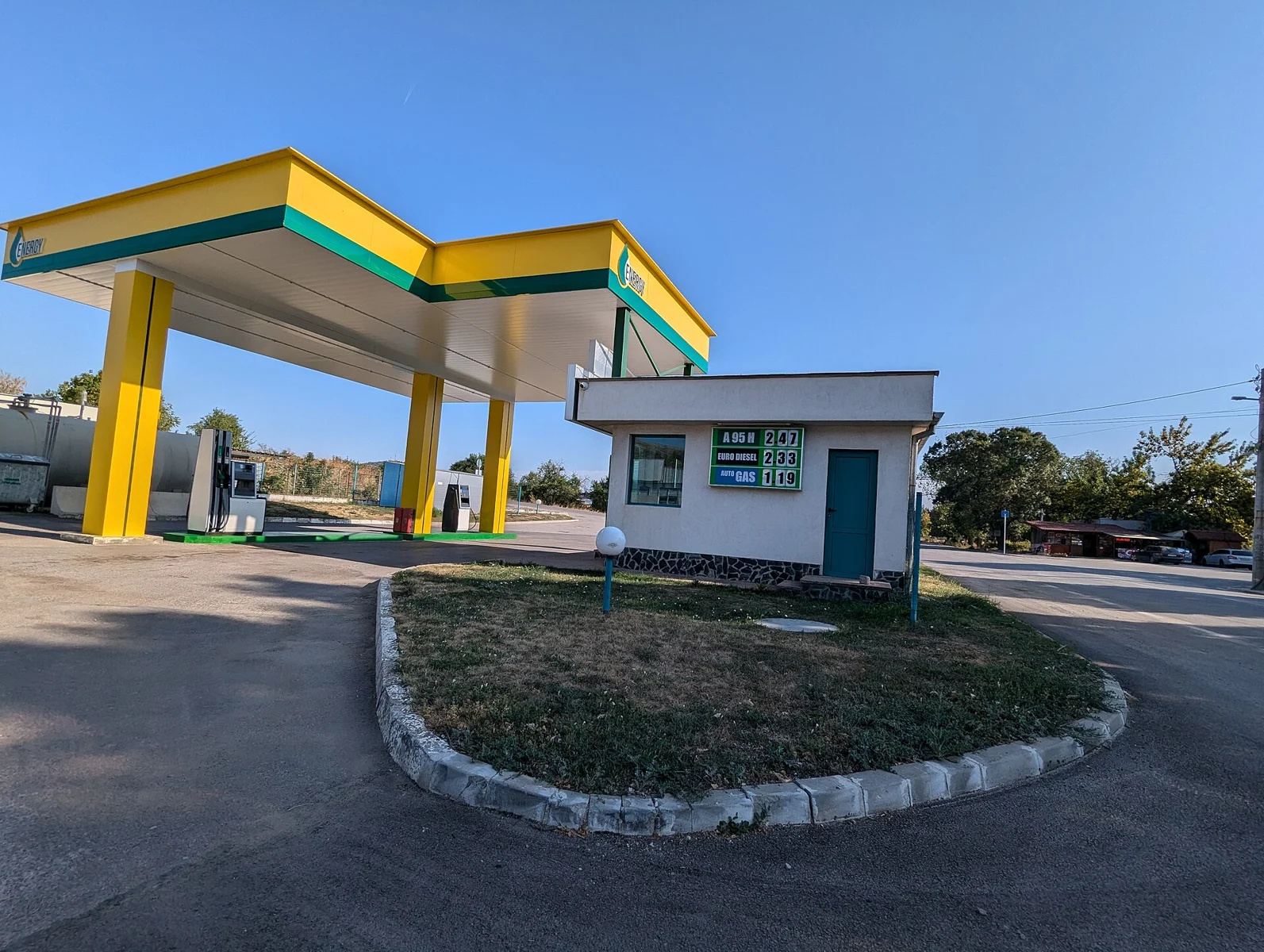 Бензиностанция Energy Oil в Драгоман; архив, не текущи цени на горивата.