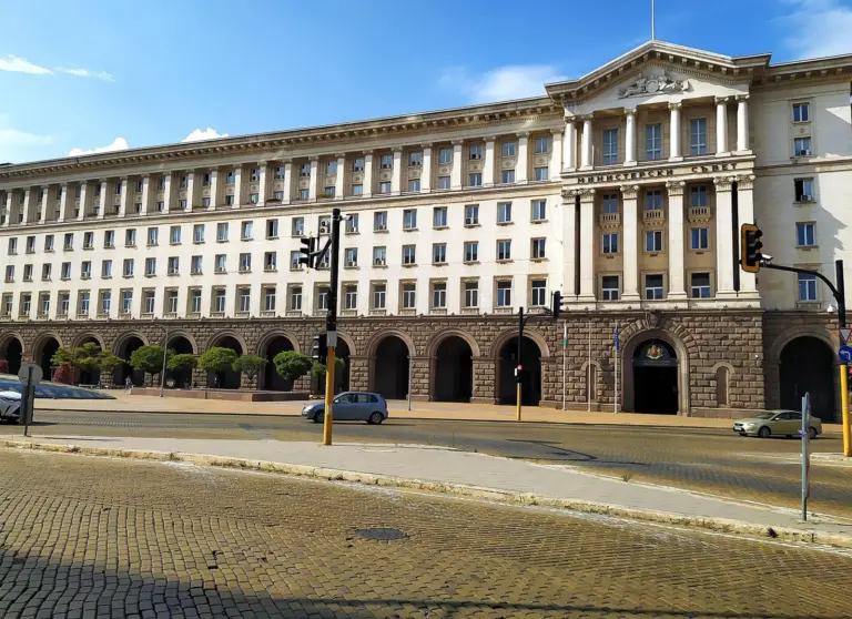Сградата на Министерския съвет в София; архив, не заседанието на 23 октомври.