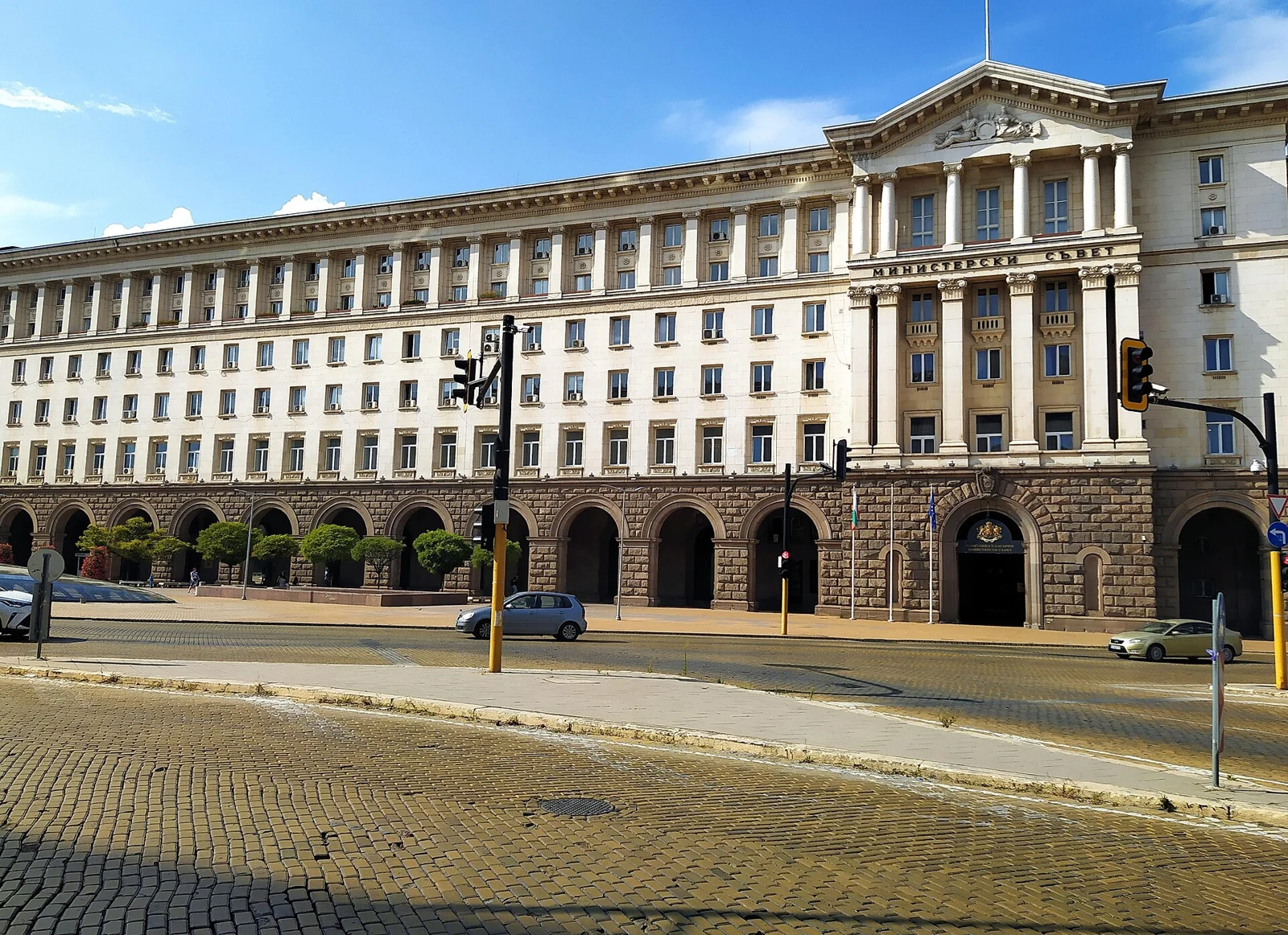 Сградата на Министерския съвет в София; архив, не заседанието на 23 октомври.