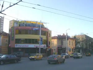 Центърът на Плевен; архив, не планираният завод на Ensinger.