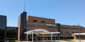 Спешният вход на Lawrence Memorial Hospital, Канзас, САЩ, 10 май 2025 г. Илюстративен архив; не е австралийска болница и не показва пациент, употребявал пептиди.