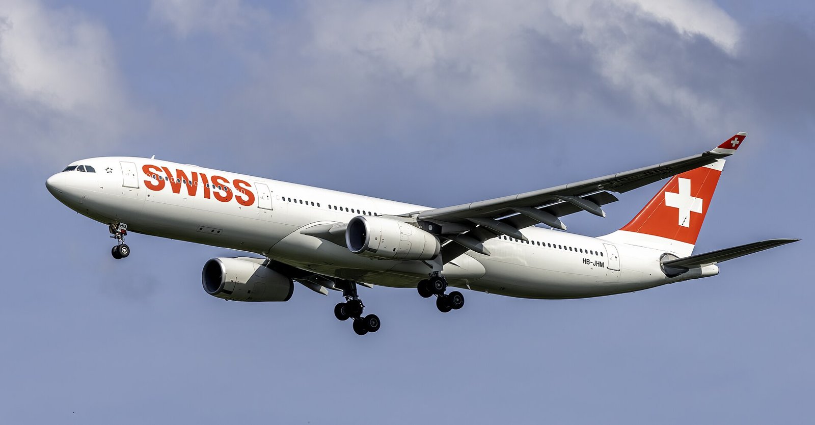 Airbus A330-300 HB-JHM на SWISS при заход към Вашингтон Дълес, Вирджиния, 30 април 2025 г. Архивна илюстрация на флота, а не първият полет до Бенгалуру или потвърждение за самолета по тази линия.