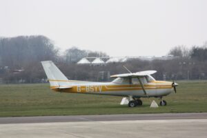 Cessna 150 G-BSYV във Великобритания, архив, 2013 г.; не е самолетът от инцидента