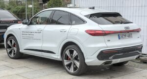 Audi Q5 Sportback e-hybrid на IAA Mobility, септември 2025 г. Илюстративен архив; не е бъдещият завод или обявеният за него модел.