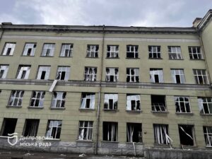 Индустриалният професионален колеж в Днипро след нападението на 15 юни 2026 г.; архив, не е от ударите на 25 октомври