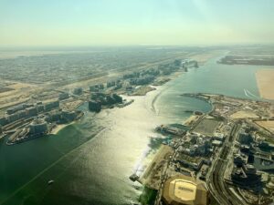 Yas Bay Waterfront и Etihad Arena на остров Яс, Абу Даби, 26 януари 2025 г. Архивен въздушен кадър; не показва мач през 2027 или 2029 г.