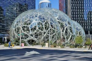 Amazon Spheres в Сиатъл, 9 април 2020 г. Архивен екстериор, а не център за данни или представянето на отчета.