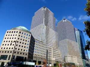 Архивна снимка: районът на Brookfield Place / World Financial Center в Ню Йорк; не е обявяването на съкращенията