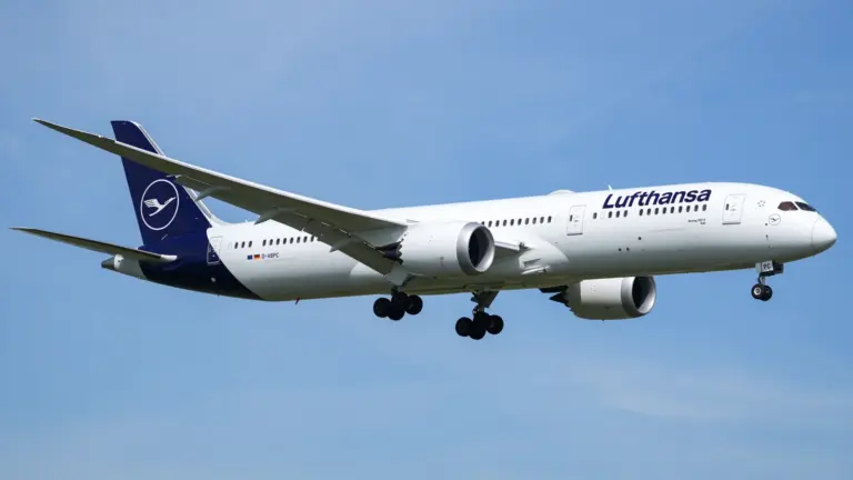 Archive photo: Lufthansa Boeing 787-9 at Frankfurt Airport; not the inaugural Kuala Lumpur flight