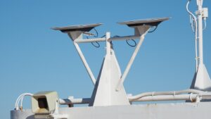 Терминали Starlink на круизен кораб, януари 2025 г.; илюстративен кадър, не е украински военен обект