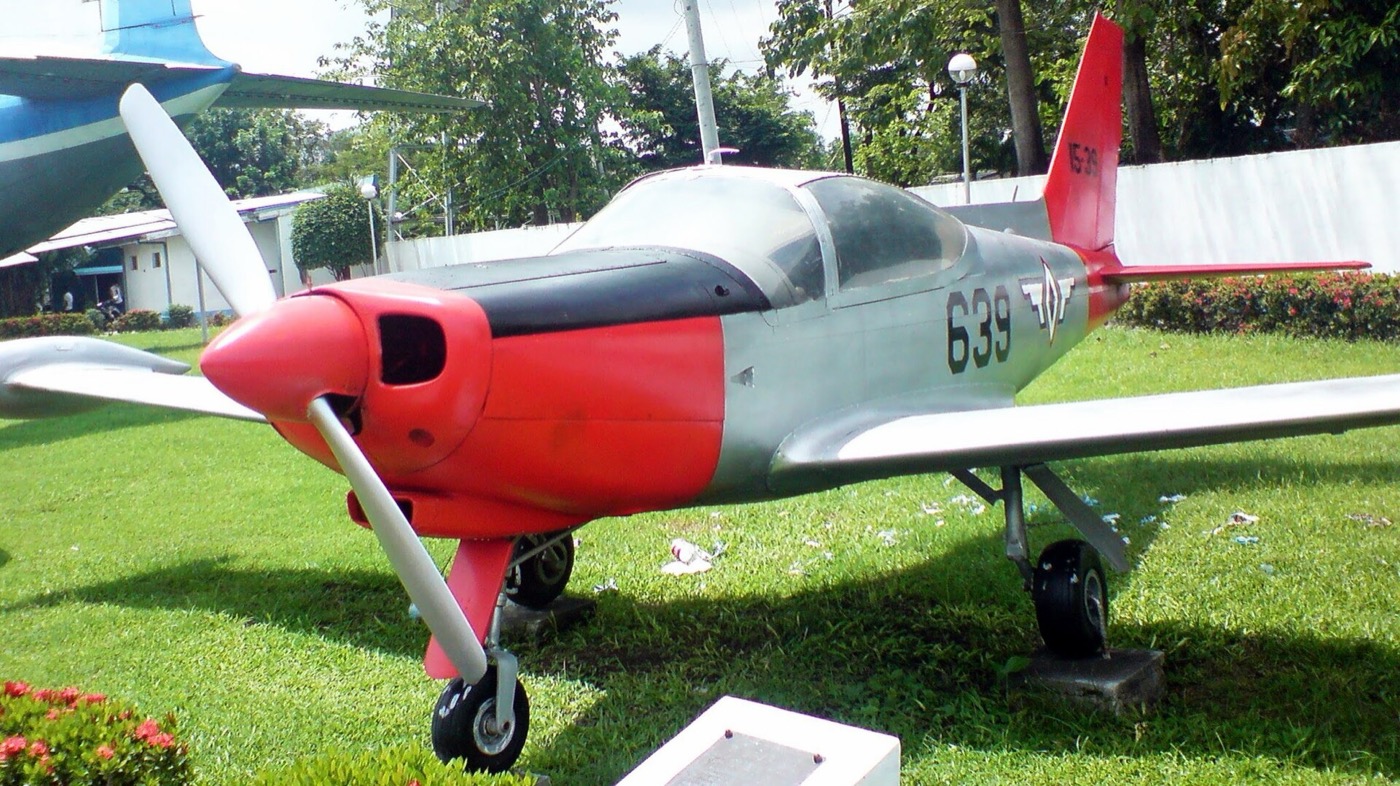SF-260 на филипинските ВВС като музеен експонат, архив; не е някой от самолетите в катастрофата