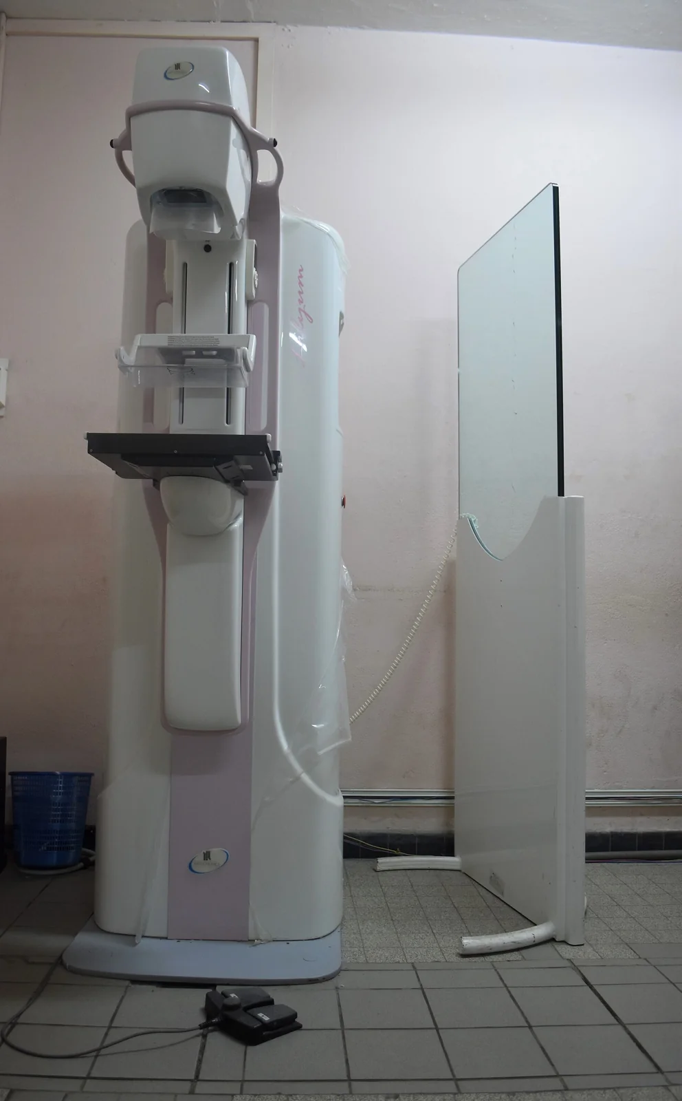 Mammography equipment and a protective screen in a hospital in Benin in 2021.