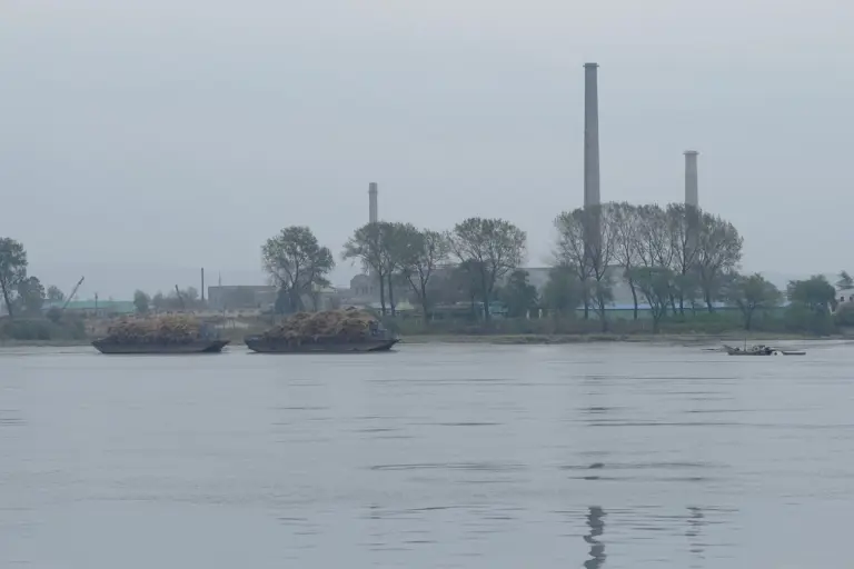 North Korean bank of the Yalu River, October 2016; no returnees or current repatriation operation identified.